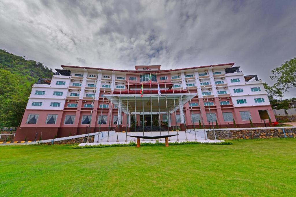 Royal Taunggyi Hotel Екстер'єр фото