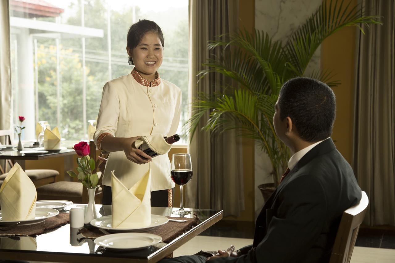 Royal Taunggyi Hotel Екстер'єр фото