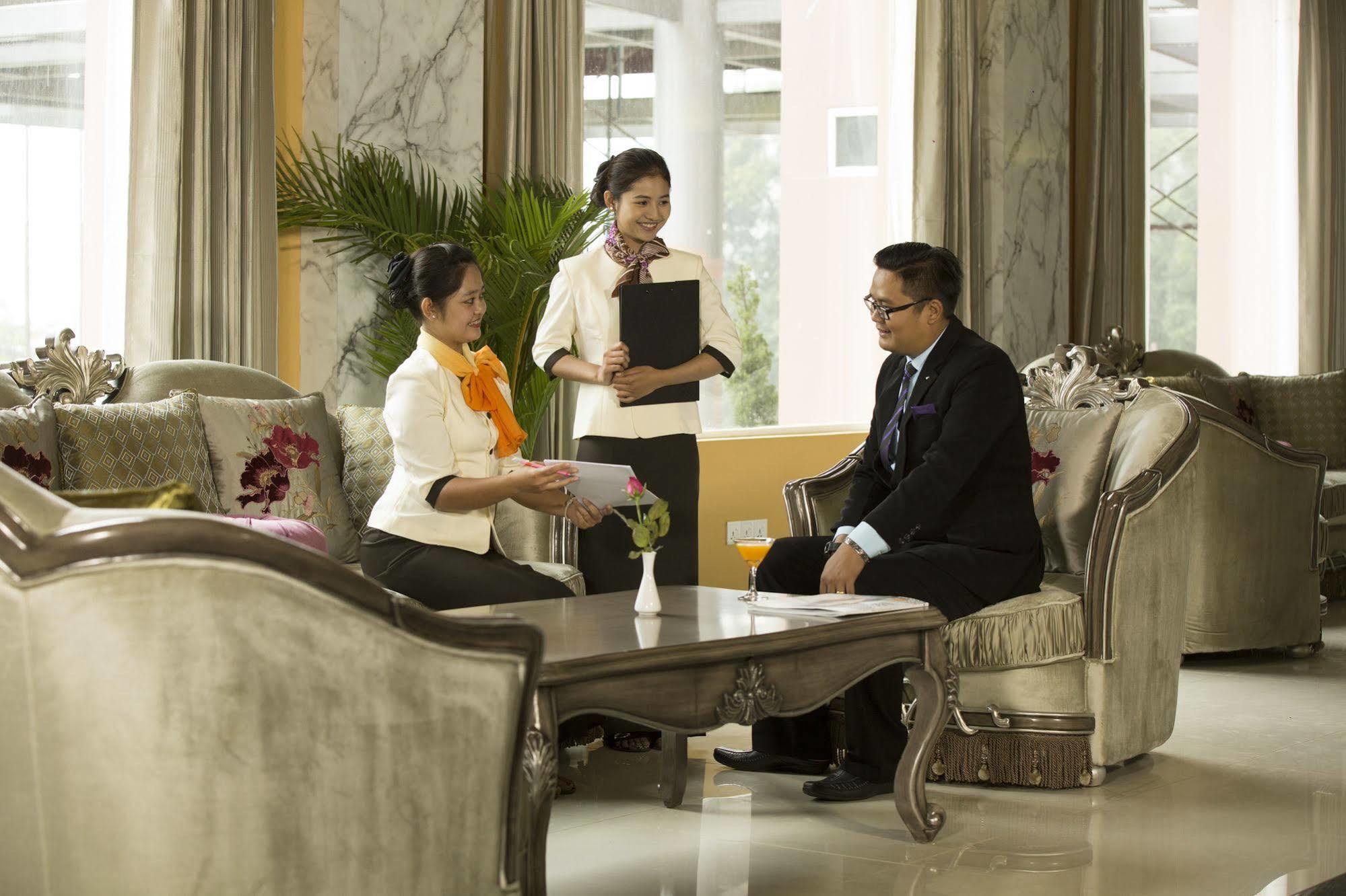 Royal Taunggyi Hotel Екстер'єр фото