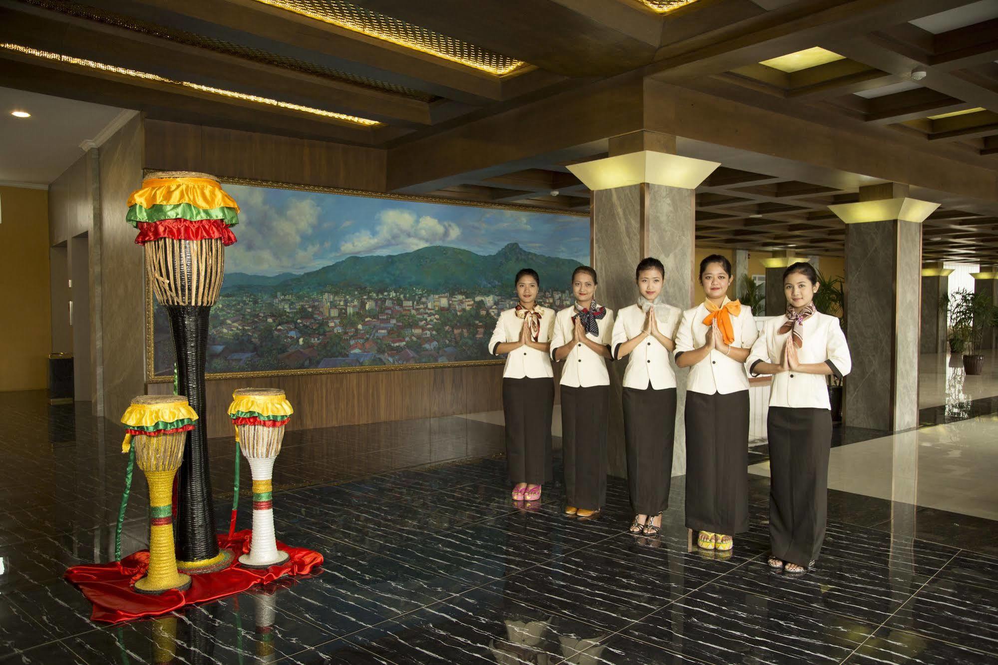 Royal Taunggyi Hotel Екстер'єр фото