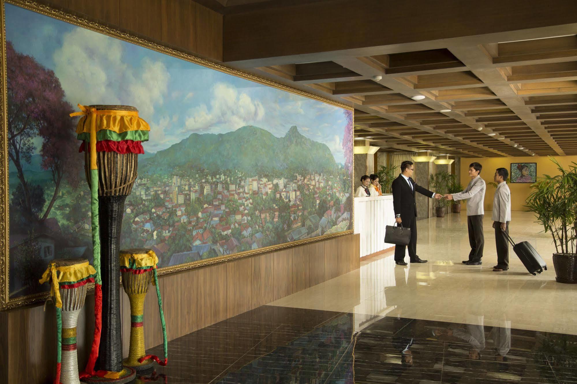 Royal Taunggyi Hotel Екстер'єр фото