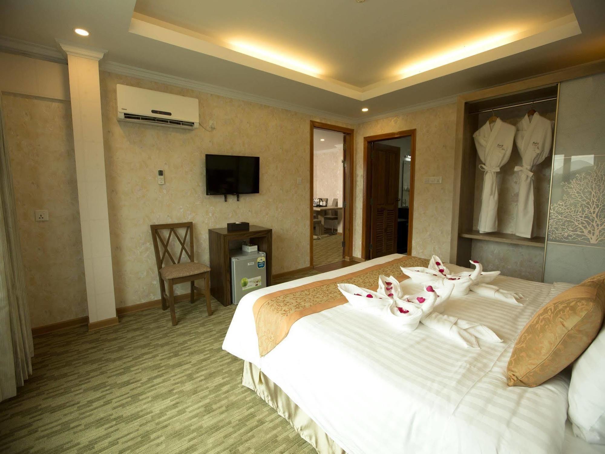 Royal Taunggyi Hotel Екстер'єр фото