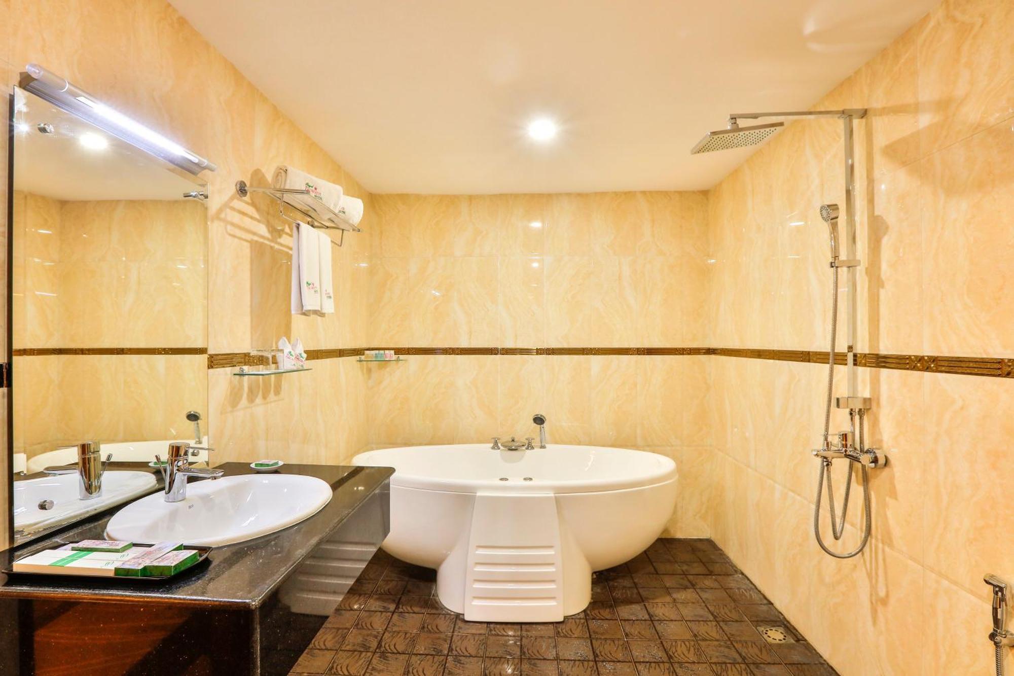 Royal Taunggyi Hotel Екстер'єр фото